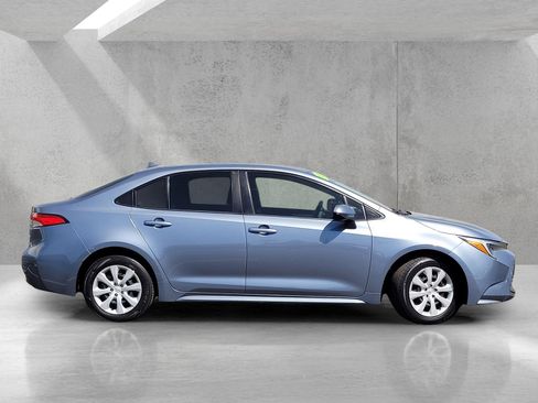 Used 2023 Toyota Corolla LE FWD image 3
