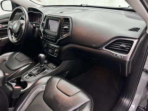 Certified 2019 Jeep Cherokee Latitude Plus AWD/4WD image 18