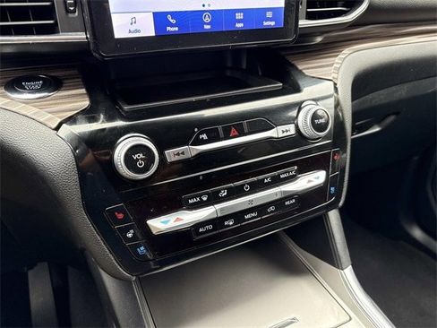 Certified 2024 Ford Explorer Limited image 35