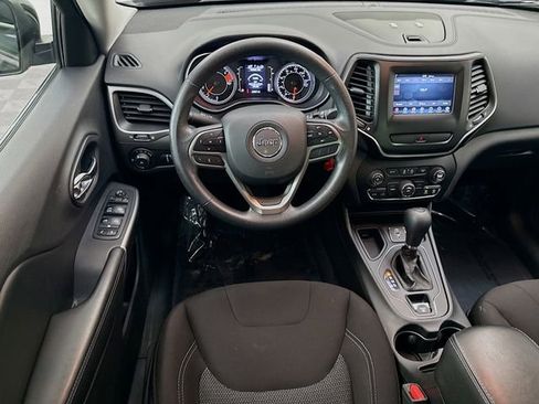 Used 2019 Jeep Cherokee Latitude w/ Popular Appearance Group image 20