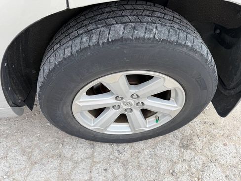 Used 2010 Toyota Highlander SE image 10