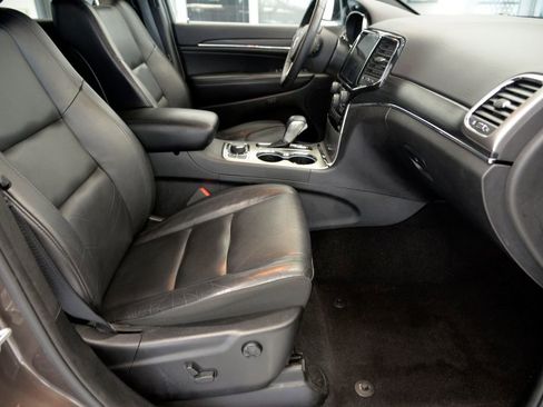 Used 2019 Jeep Grand Cherokee Limited image 31