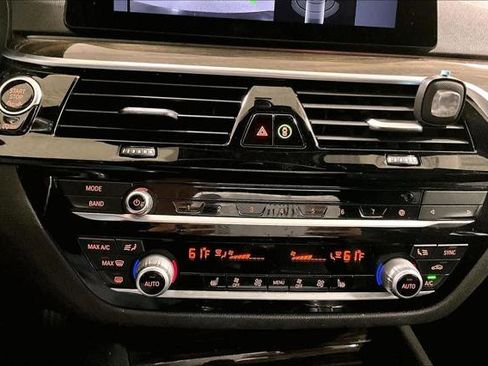 Used 2020 BMW 530i w/ Convenience Package RWD image 26