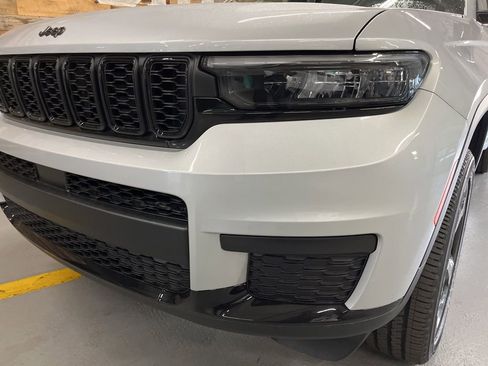 New 2025 Jeep Grand Cherokee L Altitude image 10