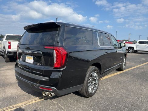 Certified 2023 GMC Yukon XL Denali Ultimate AWD/4WD image 3