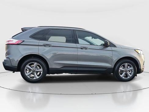 Used 2024 Ford Edge SEL w/ Sport Appearance Package image 4