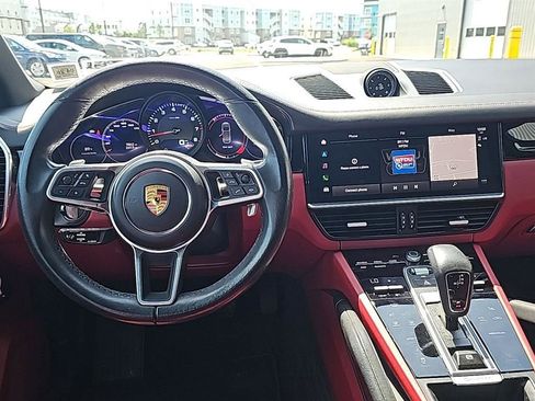 Used 2022 Porsche Cayenne image 10