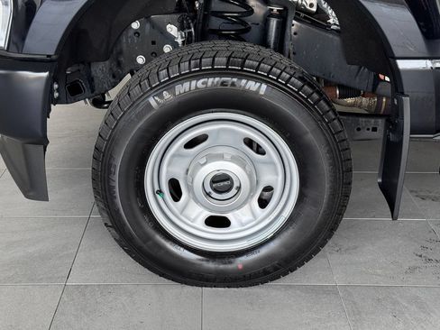 Used 2025 Ford F250 XL w/ 360-Degree Camera Package AWD/4WD image 4