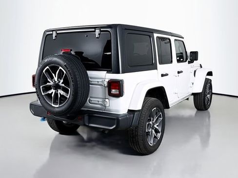Used 2024 Jeep Wrangler Unlimited image 7