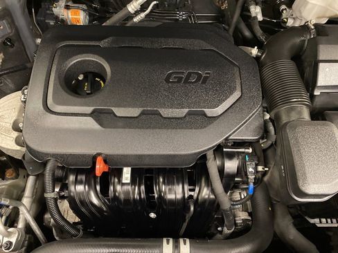 Used 2019 Hyundai Santa Fe SE image 4