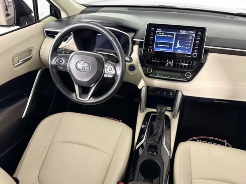 Used 2022 Toyota Corolla Cross XLE w/ Convenience Package AWD/4WD image 38