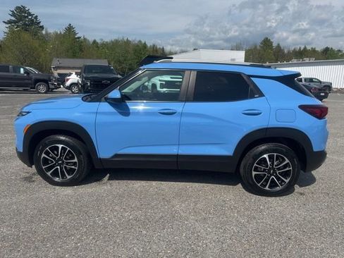Used 2024 Chevrolet TrailBlazer LT w/ Convenience Package AWD/4WD image 3