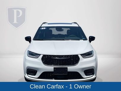 Used 2025 Chrysler Pacifica Limited