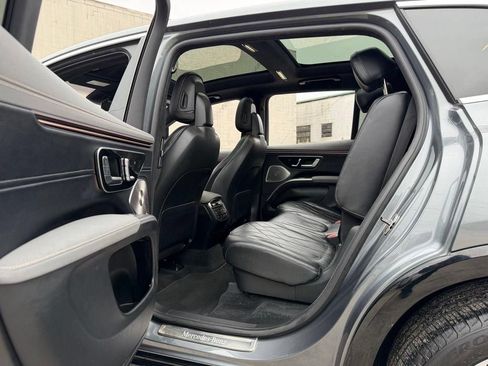 Used 2023 Mercedes-Benz EQS 580 4MATIC SUV image 26