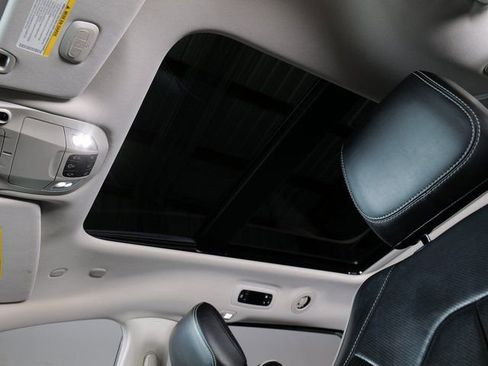 Used 2023 Chrysler Pacifica Limited FWD image 24