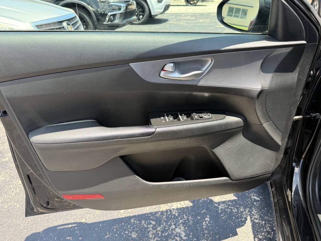 Used 2022 Kia Forte LXS FWD image 8