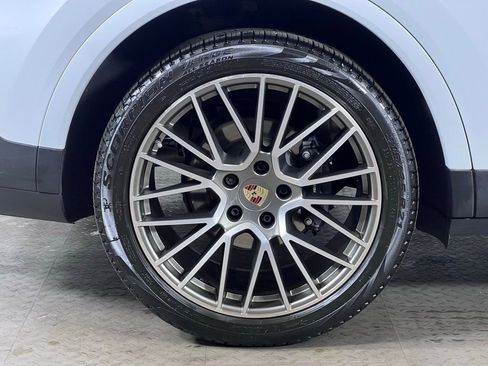 Certified 2023 Porsche Cayenne Platinum Edition AWD/4WD image 14
