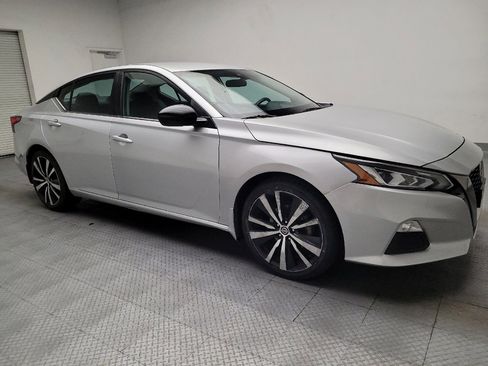Used 2020 Nissan Altima 2.5 SR FWD image 11