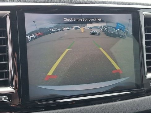 Used 2024 Chrysler Pacifica Touring-L FWD image 18