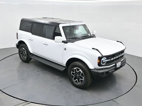 Used 2025 Ford Bronco Outer Banks image 55