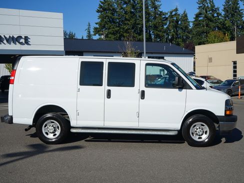 Used 2024 Chevrolet Express 2500 w/ Driver Convenience Package image 2