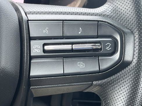 Used 2025 Chevrolet Colorado W/T RWD image 28