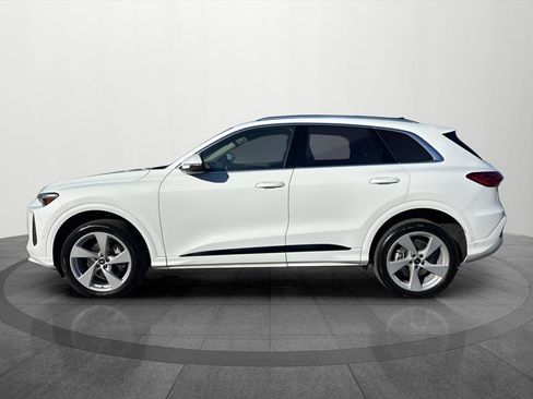 Used 2025 Audi Q5 2.0T Premium Plus w/ Premium Plus image 2