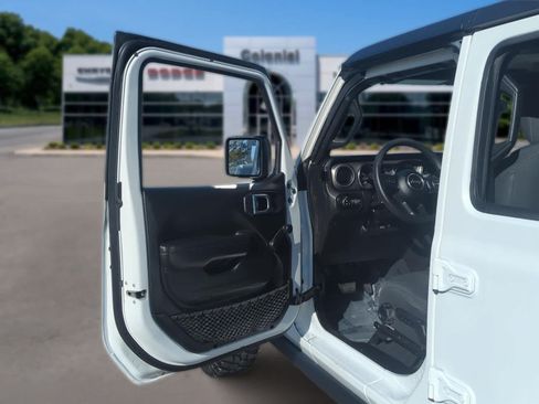 Used 2022 Jeep Gladiator Sport AWD/4WD image 11