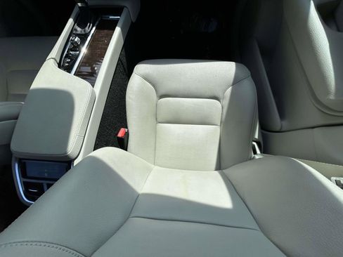 Used 2018 Volvo XC90 T6 Momentum w/ Convenience Package image 16