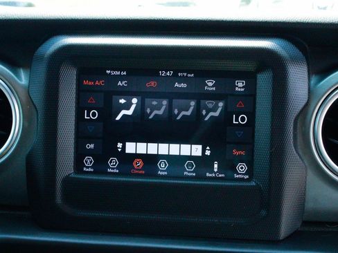 Used 2020 Jeep Wrangler Unlimited Sahara AWD/4WD image 23