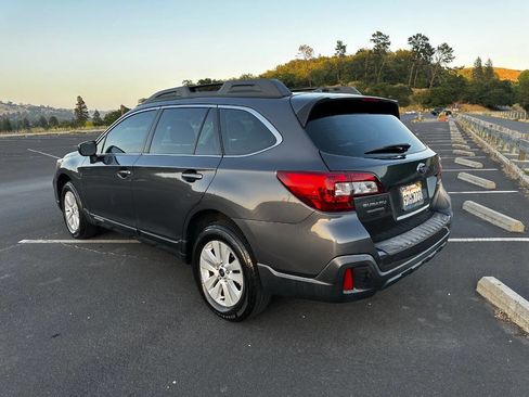 Used 2019 Subaru Outback 2.5i image 7