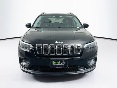 Used 2019 Jeep Cherokee Latitude Plus AWD/4WD image 2
