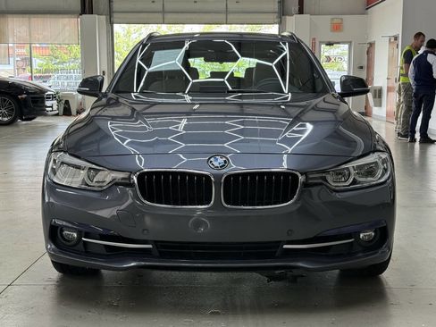 Used 2017 BMW 330i xDrive Wagon AWD/4WD image 6
