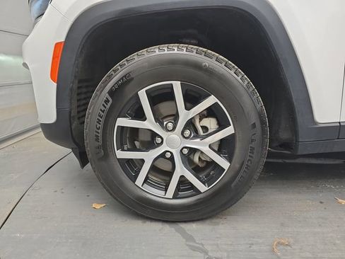 Used 2024 Jeep Grand Cherokee Limited image 15