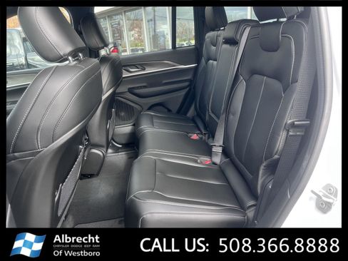 New 2025 Jeep Grand Cherokee Limited image 12