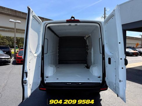 Used 2019 Mercedes-Benz Sprinter 2500 image 25