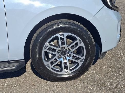 Certified 2025 Ford Expedition Active AWD/4WD image 8