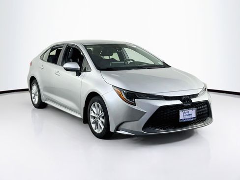 Used 2021 Toyota Corolla LE w/ LE Convenience Package FWD image 3
