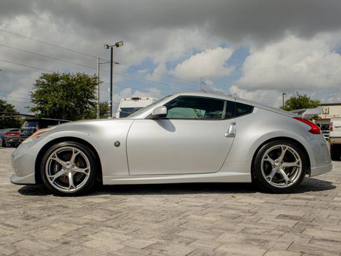 Used 2009 Nissan 370Z NISMO RWD image 4