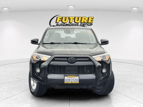 Used 2021 Toyota 4Runner SR5 Premium w/ Moonroof Package RWD image 2