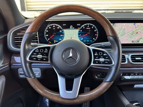 Used 2022 Mercedes-Benz GLS 580 4MATIC image 23