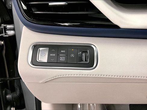 Used 2025 Buick Enclave Avenir w/ Super Cruise Package AWD/4WD image 39