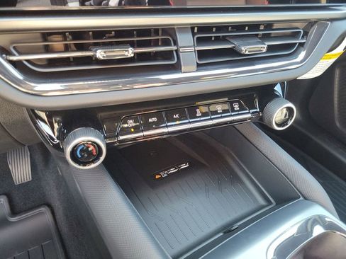 New 2026 Chevrolet Equinox EV RS image 11