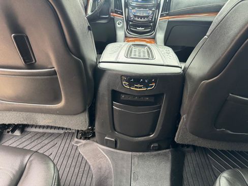 Used 2017 Cadillac Escalade Premium Luxury AWD/4WD image 13