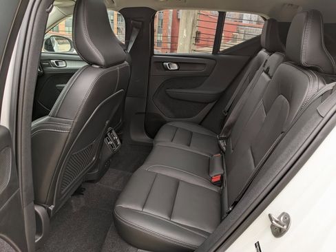 Certified 2025 Volvo XC40 B5 Ultra w/ Climate Package image 23