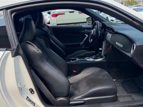 Used 2018 Toyota 86 RWD image 14