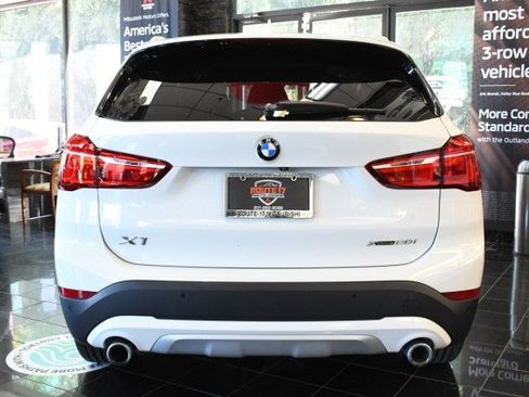 Used 2022 BMW X1 xDrive28i w/ Convenience Package AWD/4WD image 9