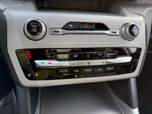 Used 2024 Ford Explorer XLT w/ Equipment Group 202A image 22