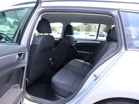 Used 2017 Volkswagen Golf S image 15