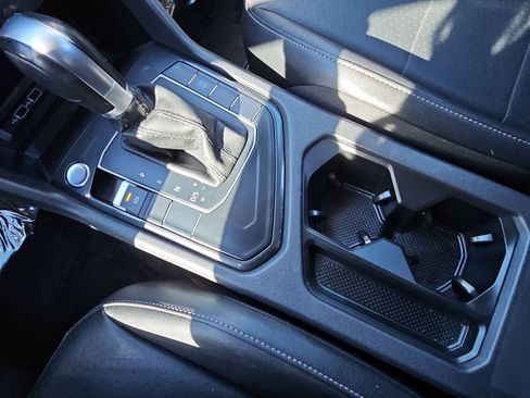 Used 2019 Volkswagen Tiguan SE image 26